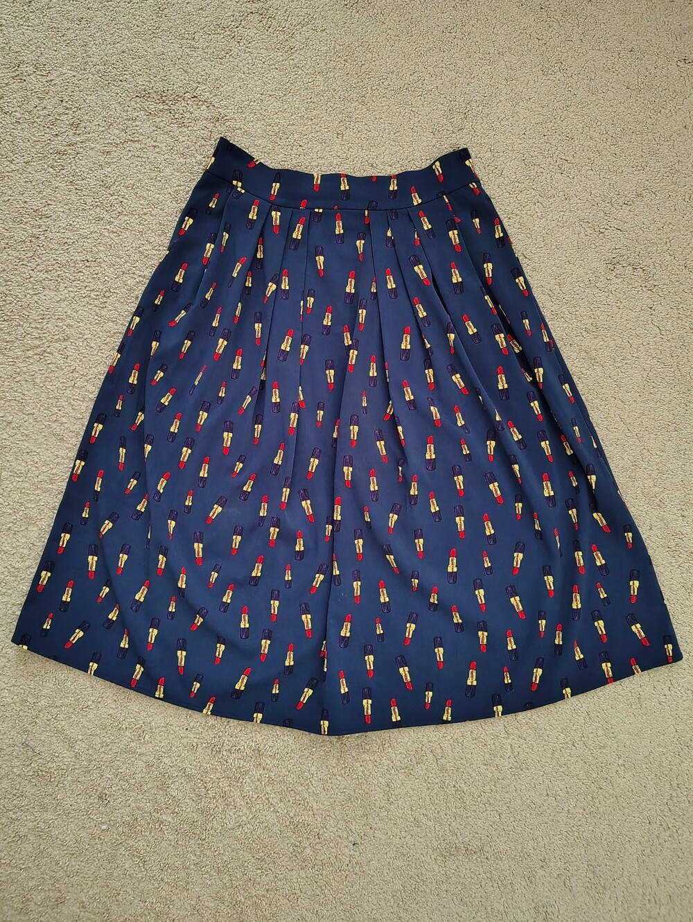 Eva Mendes Lipstick Motif Print Pleated Skirt (Size 4)
